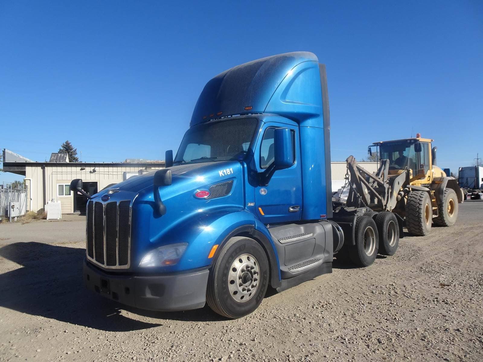 2018 Peterbilt 579 image 1