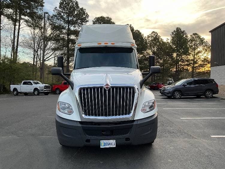 2023 International LT62F image 2