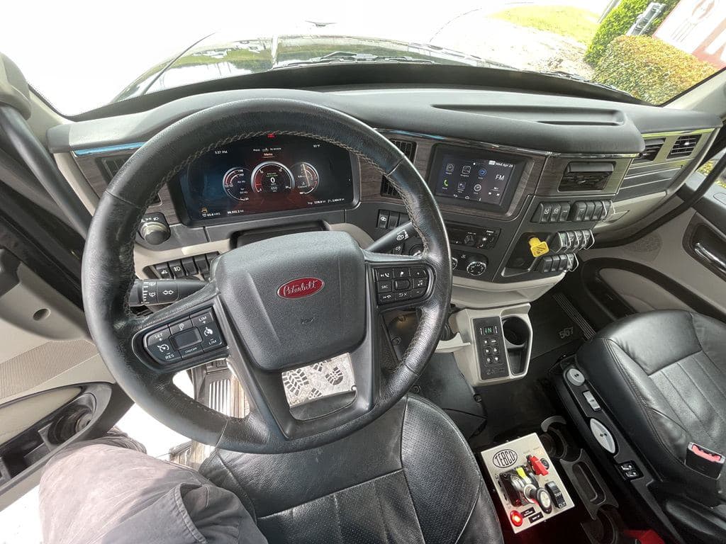 Used 2024 PETERBILT 567 image 18