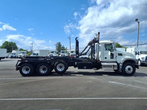 2020 Mack GRANITE 64FT image 2