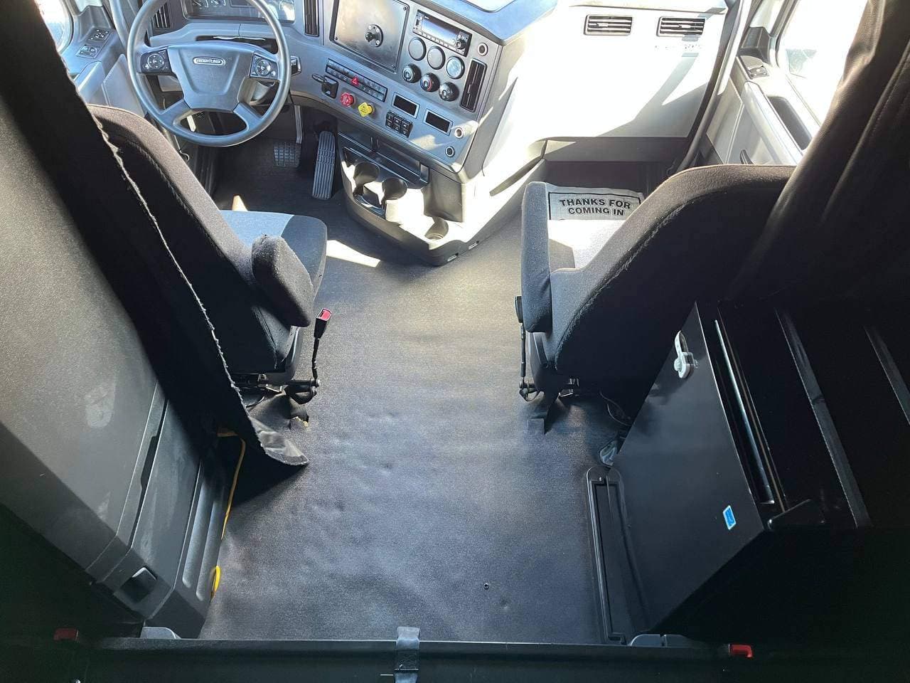 2022 Freightliner Cascadia image 13