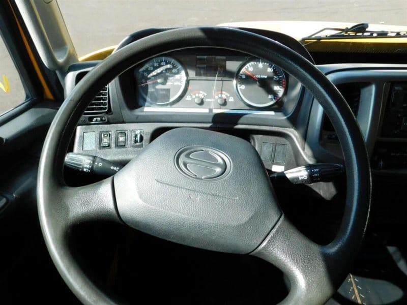 2018 Hino 338 image 16