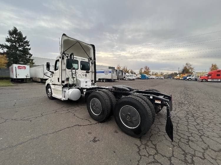 2019 Freightliner Cascadia 126 Day Cab Truck - 455HP, 12 Speed Automatic image 5