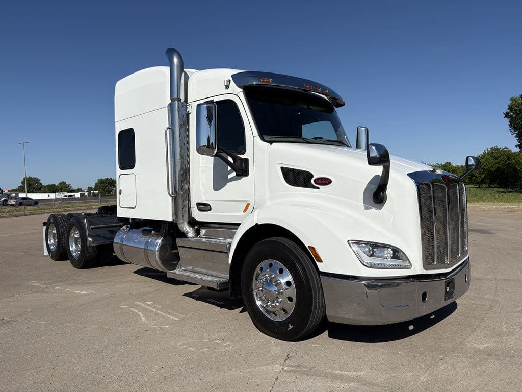 Used 2018 PETERBILT 579 image 1