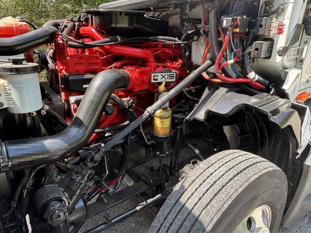 2018 International LT625 image 14