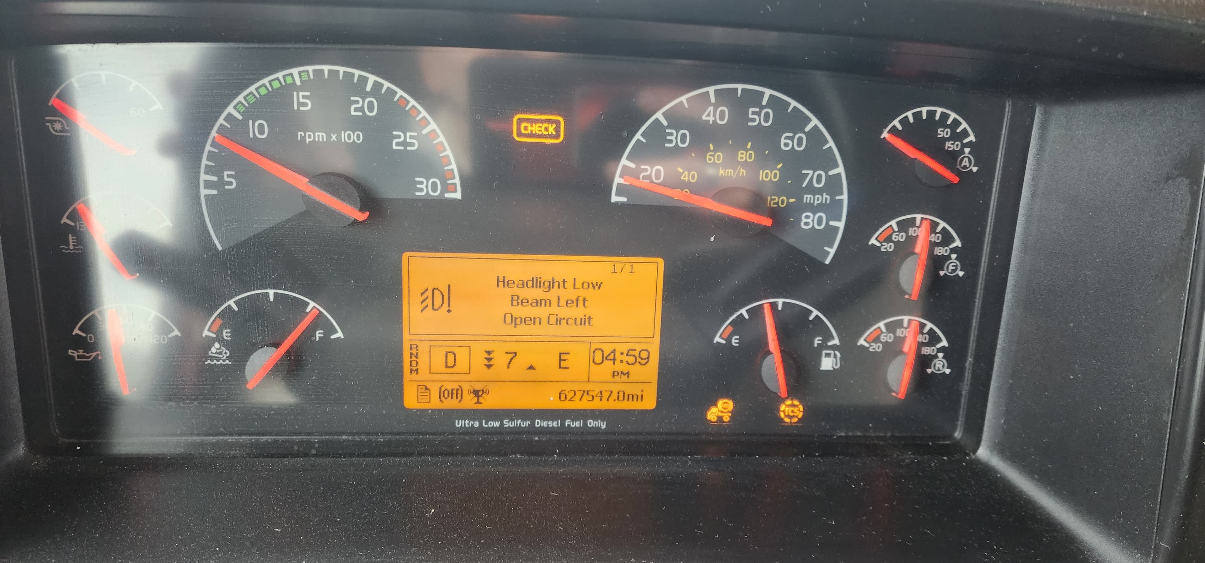 2016 Volvo VNL670 image 13