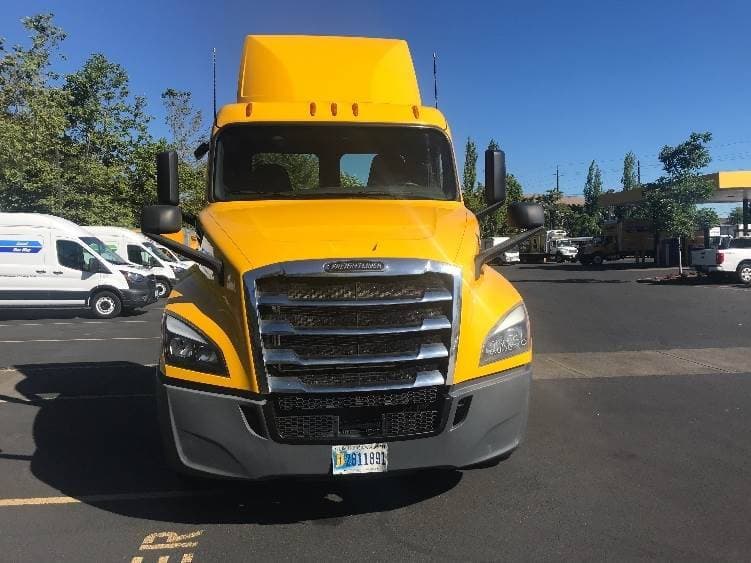 2019 Freightliner Cascadia image 2