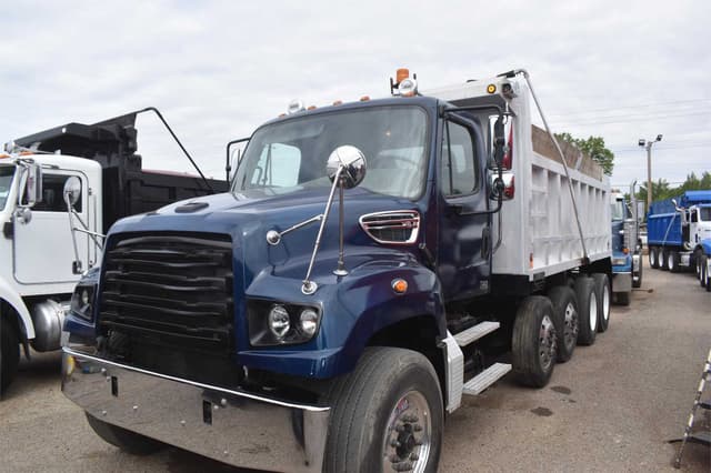 2013 Freightliner SD122