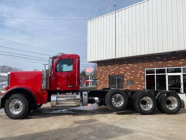 2027 Peterbilt 589 image 7