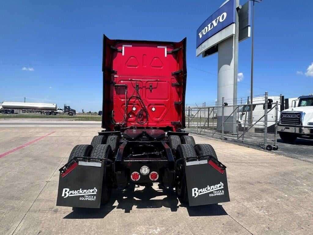 2022 Freightliner Cascadia 126 image 3