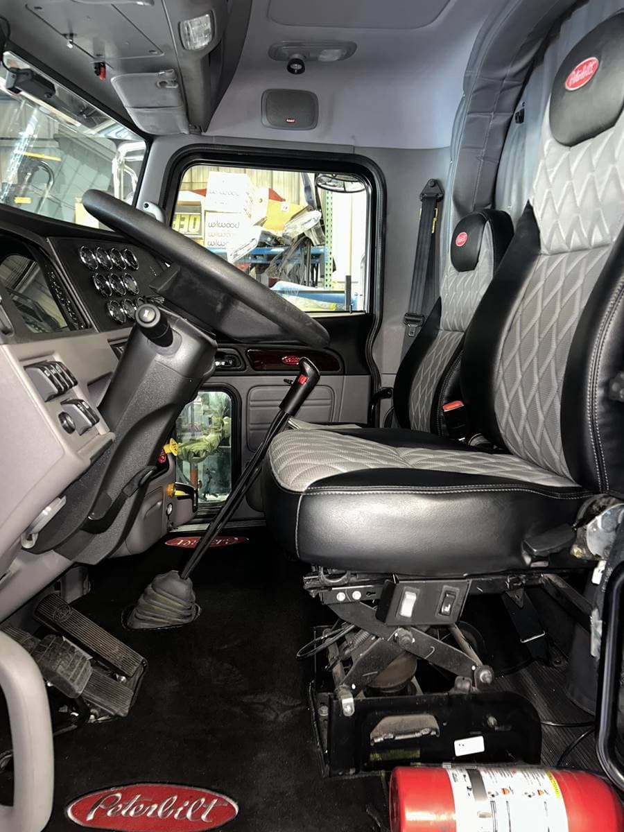 2023 Peterbilt 389 image 6