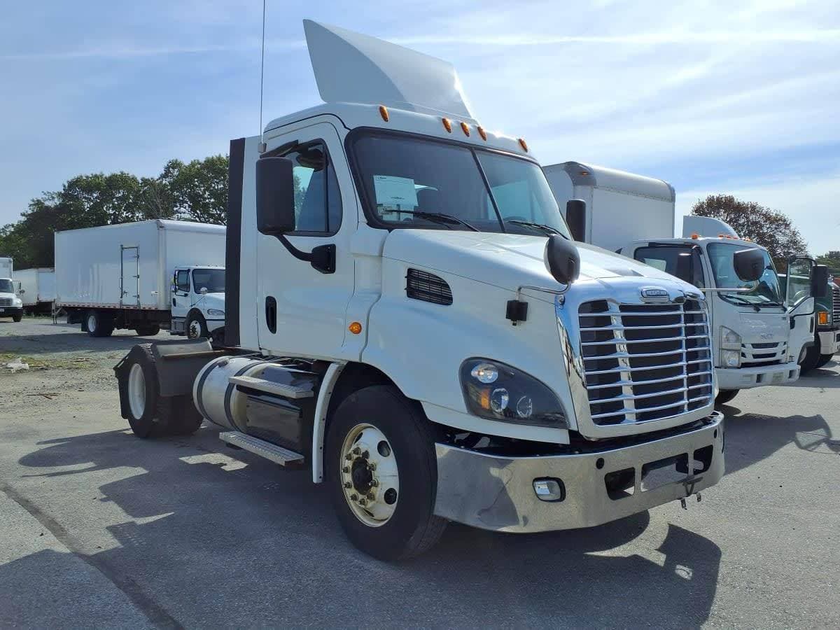 2018 Freightliner Cascadia image 2