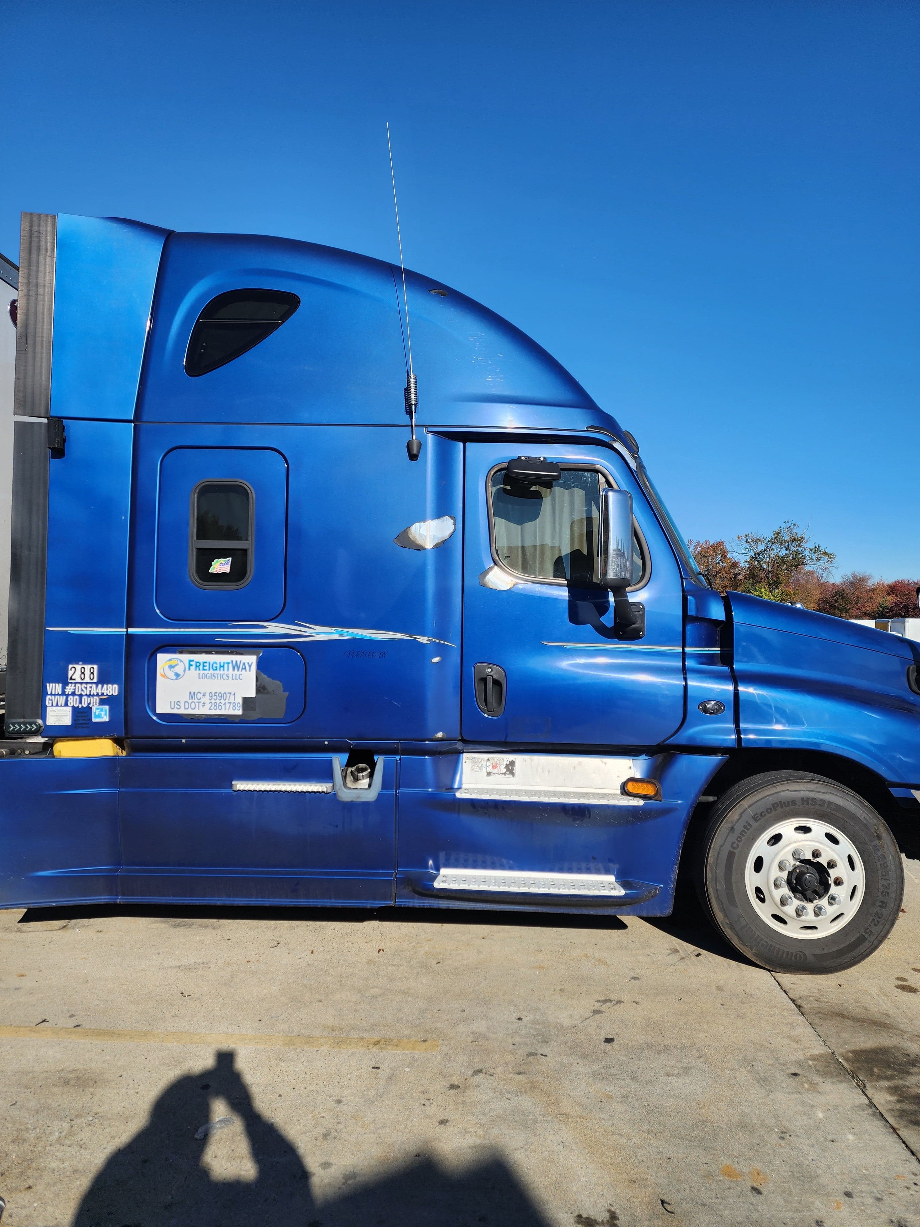 2013 Freightliner Cascadia image 9