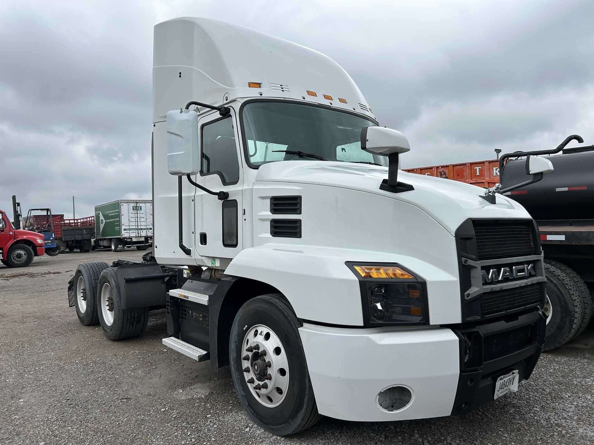Used 2019 MACK ANTHEM Conventional - Day Cab in Covington, TN image 2
