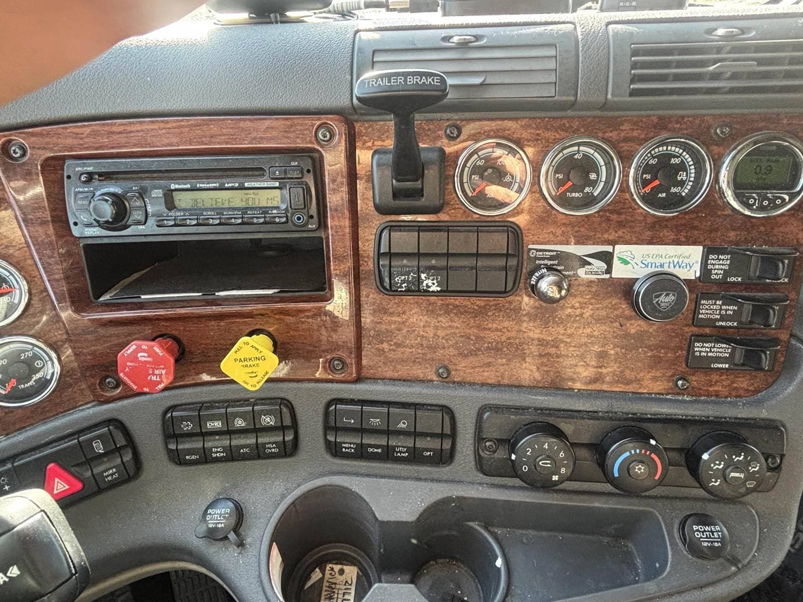 2017 Freightliner Cascadia 113 image 12