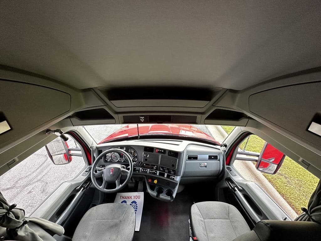 Used 2022 PETERBILT 579 image 14