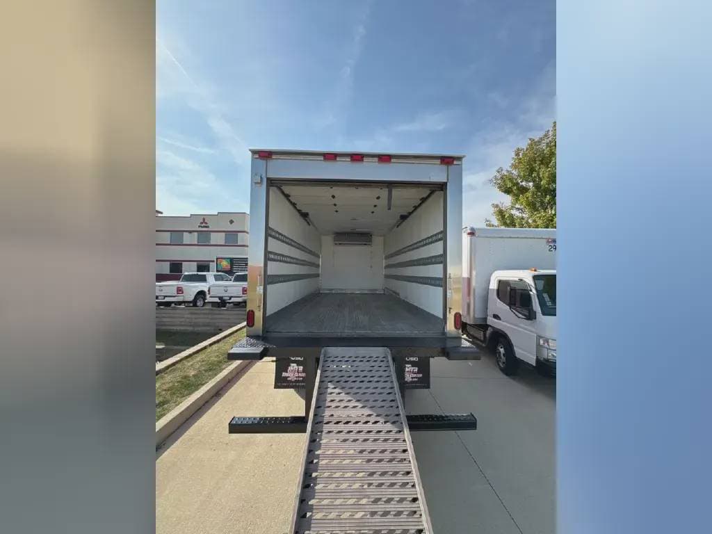 Used 2018 FREIGHTLINER Reefer/Refrigerated Truck, Catering Truck - Food Truck, Beverage Truck BUSINESS CLASS M2 106 image 5