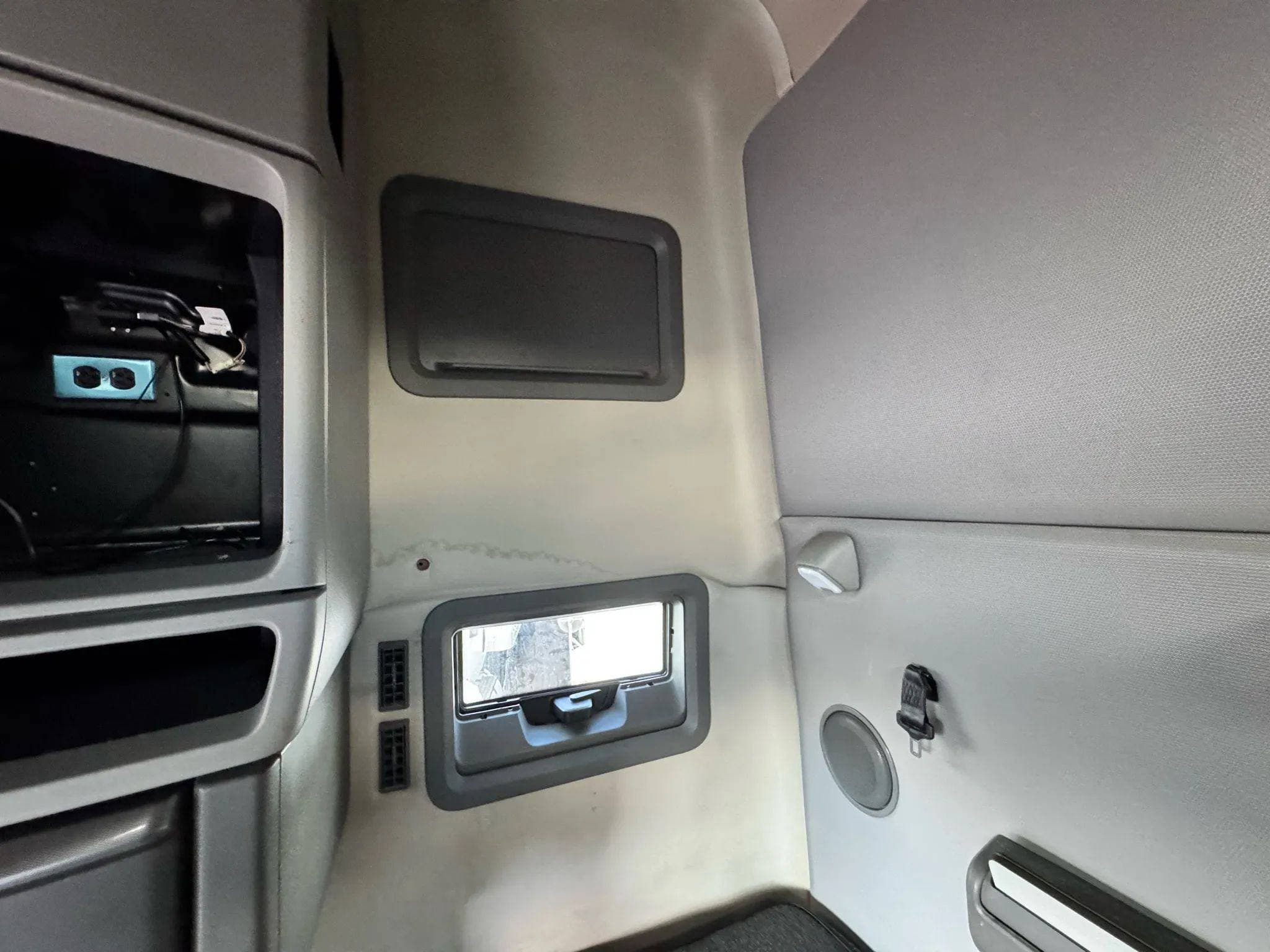 2021 Volvo VNL image 48