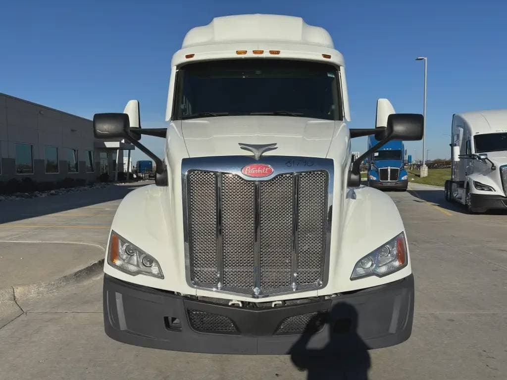 2022 Peterbilt 579 image 3