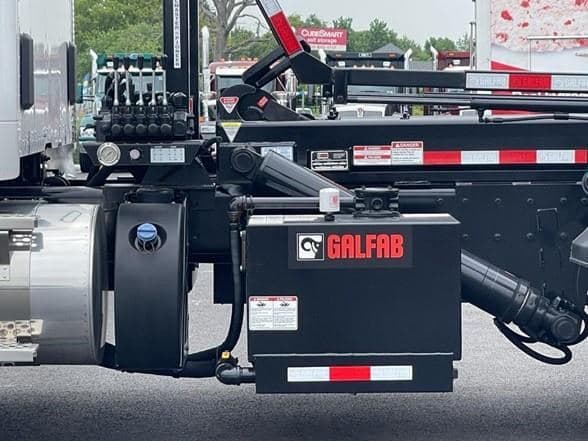 2025 Kenworth T880 image 9