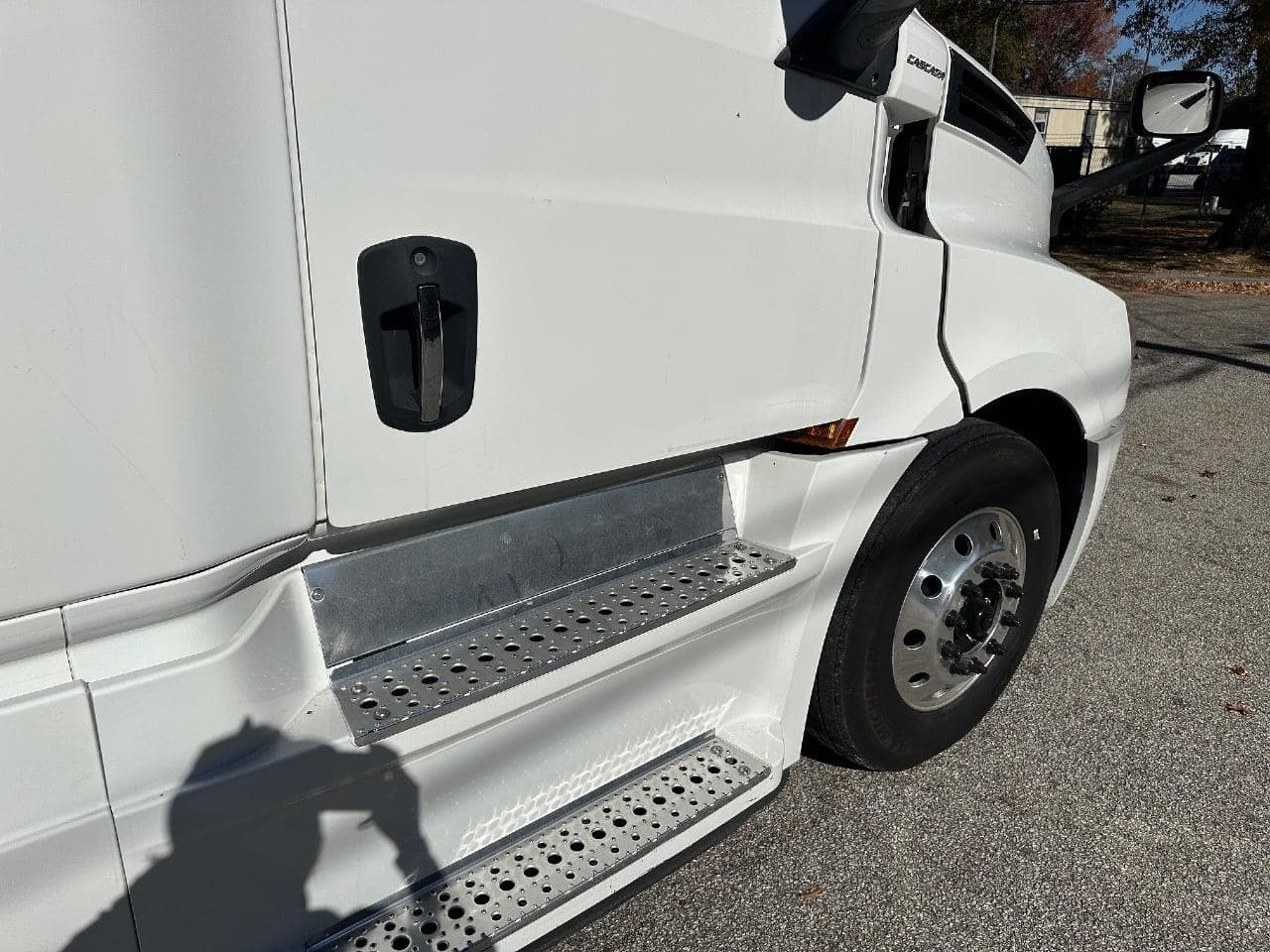 2019 Freightliner Cascadia 126 image 16