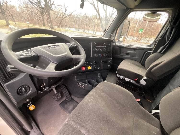 2023 Freightliner Cascadia 126 image 4