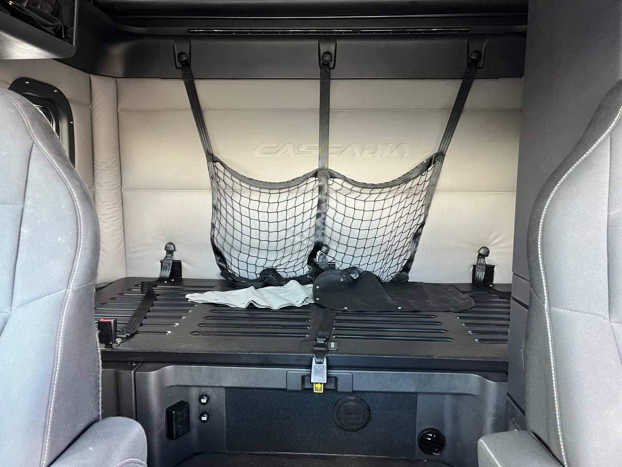 2020 Freightliner Cascadia 126 image 14