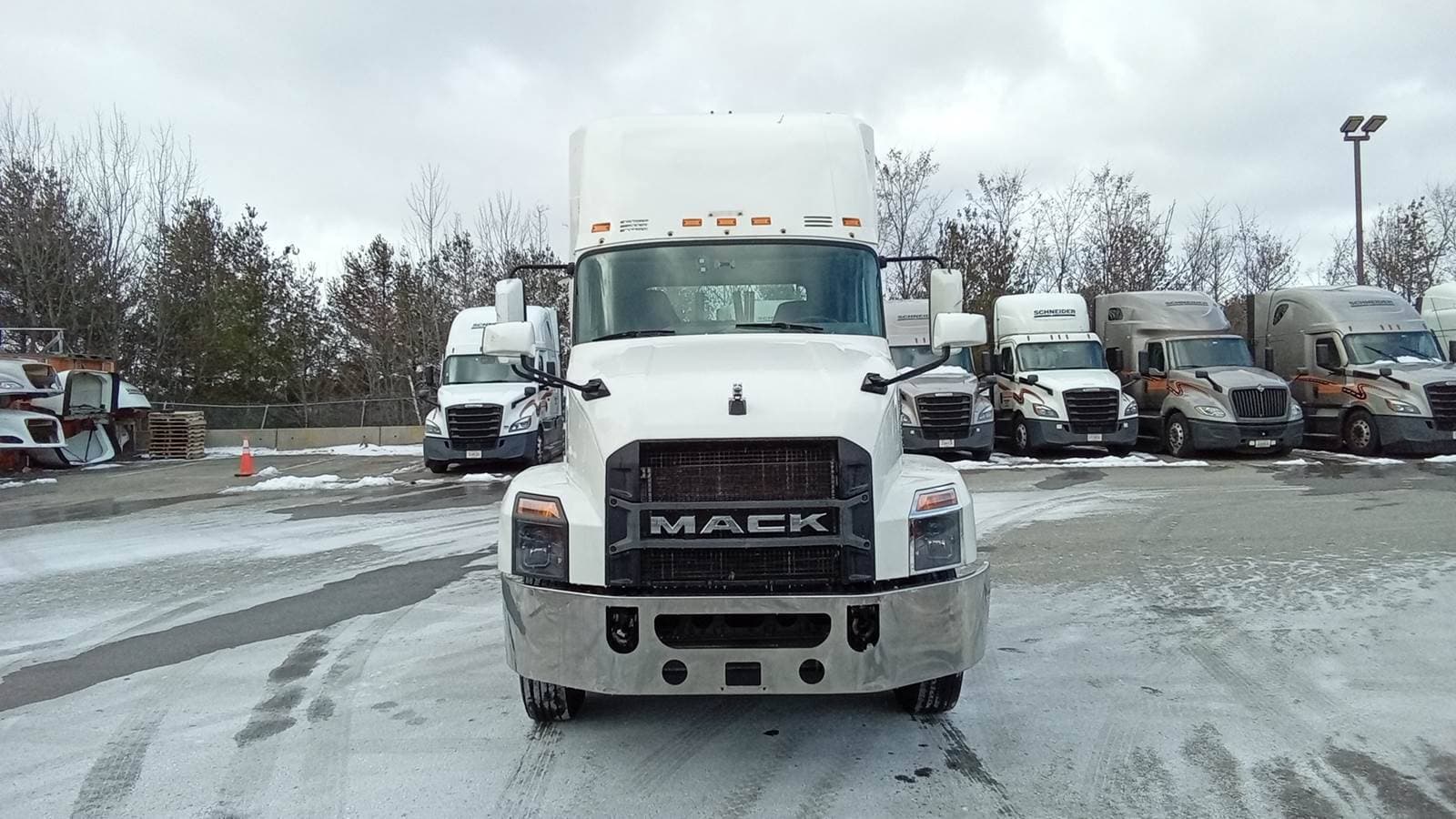 2019 Mack Anthem Single Axle Day Cab Truck - Mack MP7, Automatic image 1