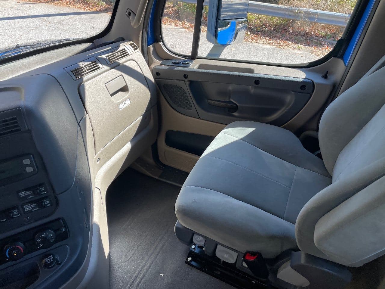 2020 Freightliner Cascadia 125 image 26