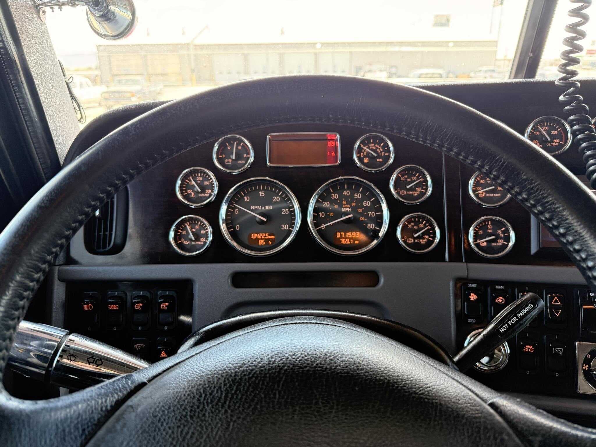 Used 2020 PETERBILT 389 Conventional - Sleeper Truck in Heyburn, ID image 53