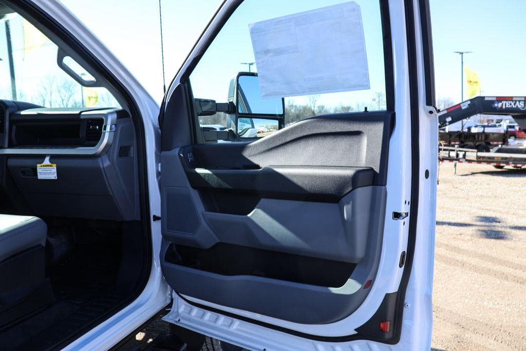 2024 Ford F-550SD XL Cab Chassis image 13