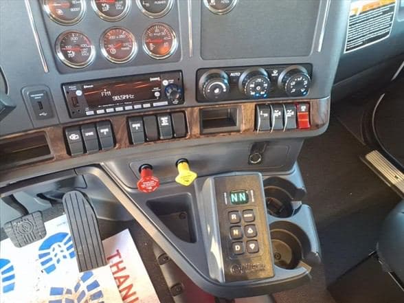 2026 Kenworth T880 image 15