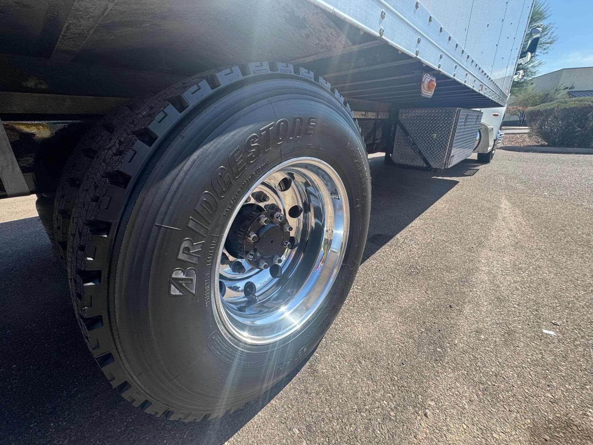 2019 Peterbilt 330 image 11