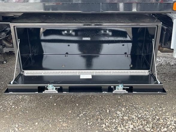 2024 Ford F550 image 16