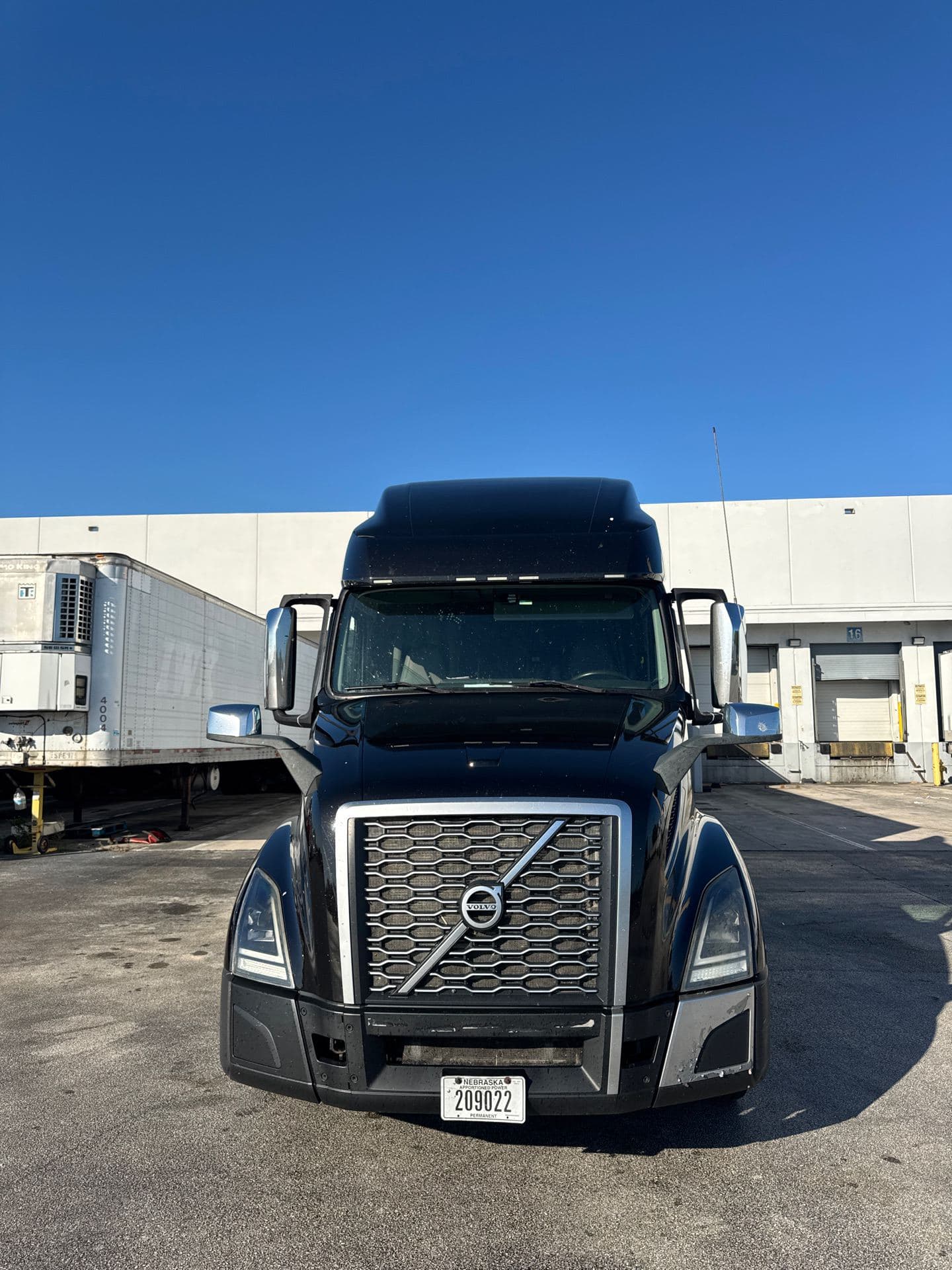 2019 Volvo Vnl image 2