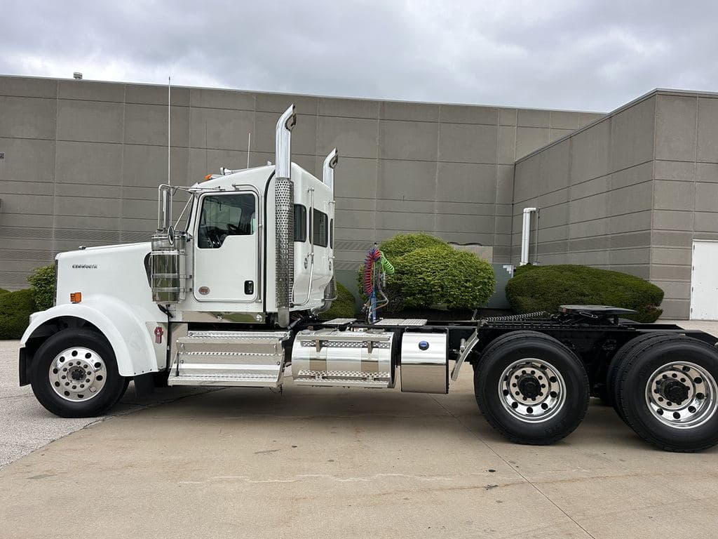 New 2027 KENWORTH W900L image 21