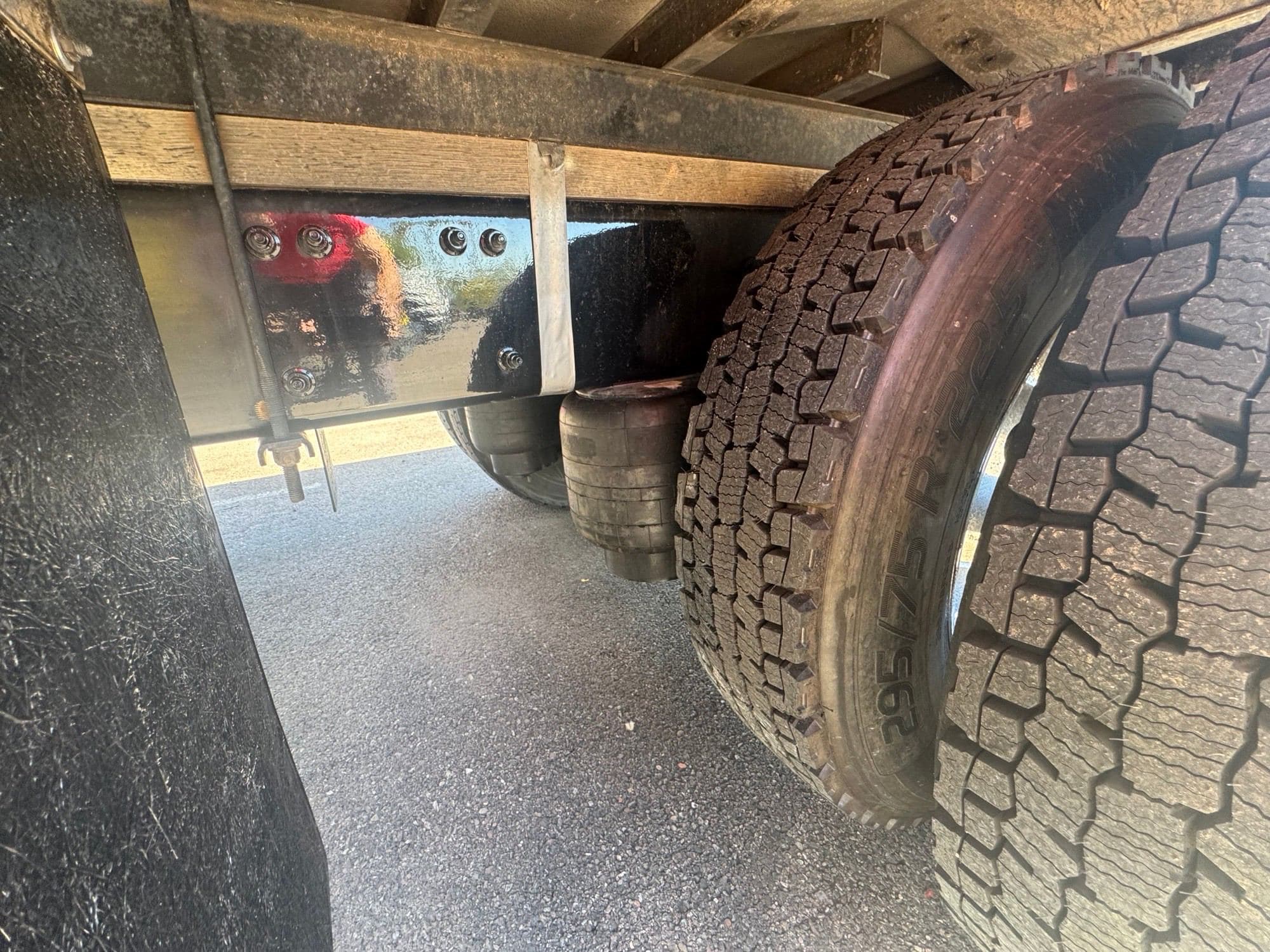 2019 Peterbilt 330 image 13