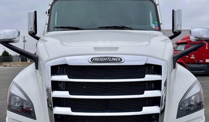 2025 Freightliner Cascadia image 2