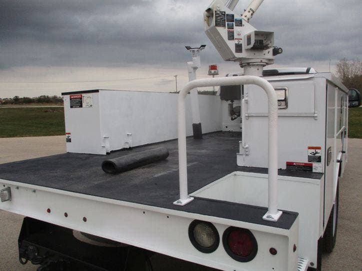 2017 Ford F-550 BUCKET TRUCK 92K MILES image 41