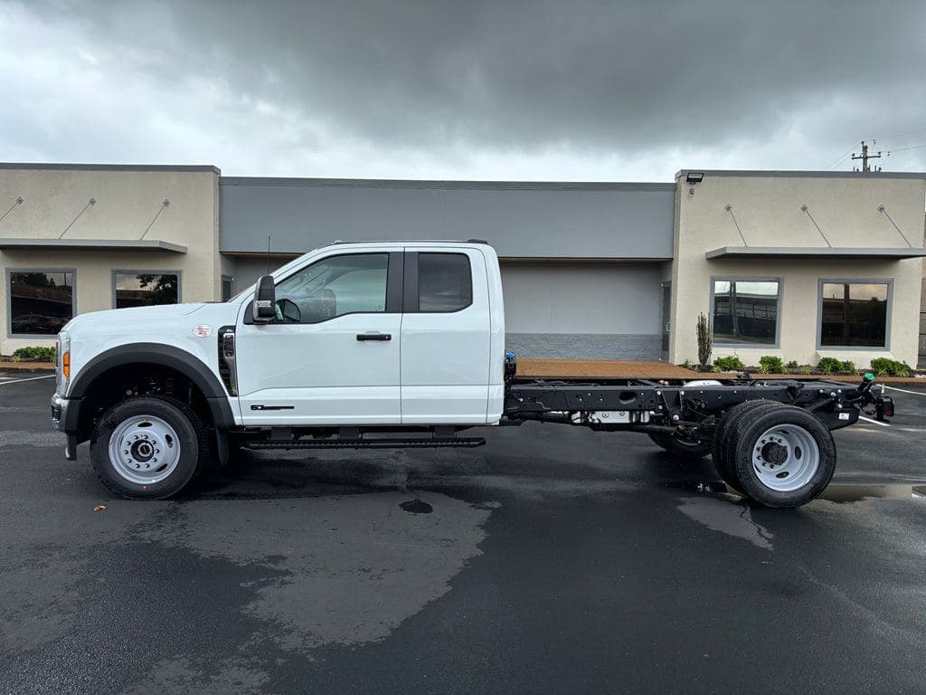 New 2026 FORD F550 image 4