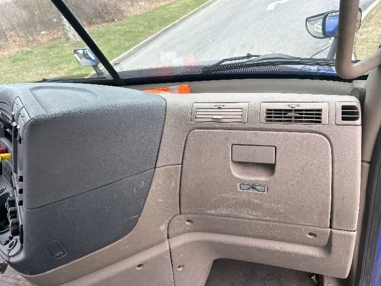 Used 2018 FREIGHTLINER Conventional - Day Cab, Tractor - CASCADIA 125 image 9