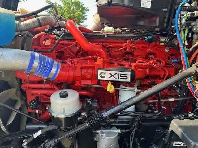 2022 Peterbilt 579 image 4