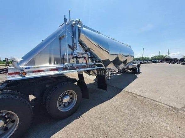 2025 Mac Trailer Mfg 1650 Cft image 8