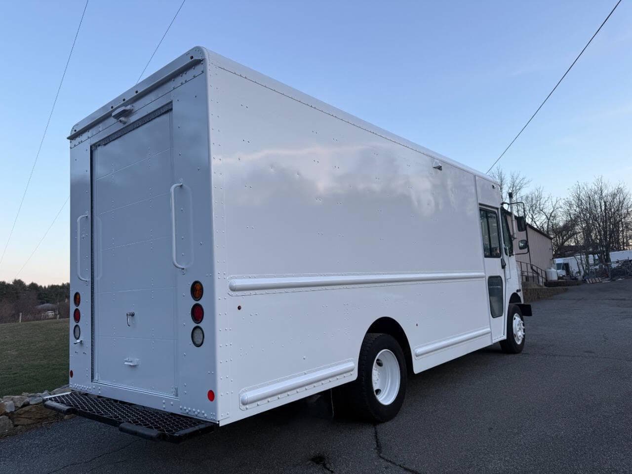 2020 Freightliner MT45 image 2