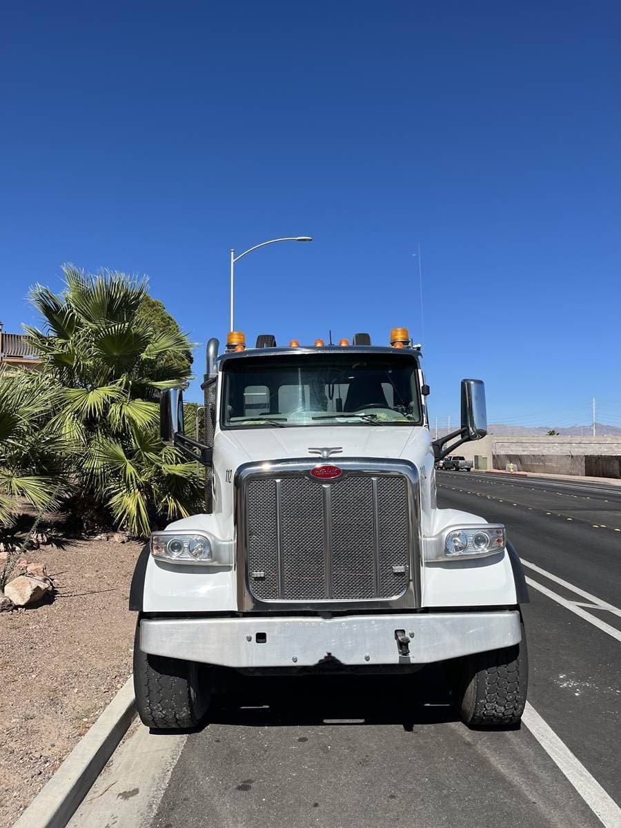 2020 Peterbilt 567 image 2