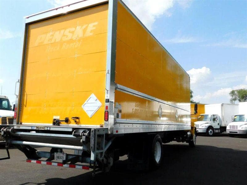 2018 Hino 338 image 5