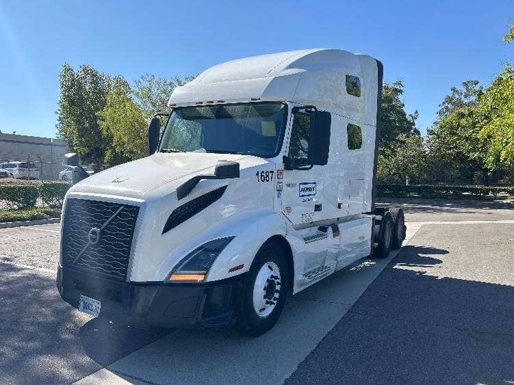 2023 Volvo VNL image 3