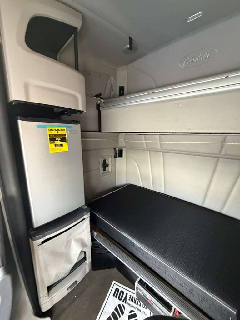 2023 Peterbilt 579 image 12