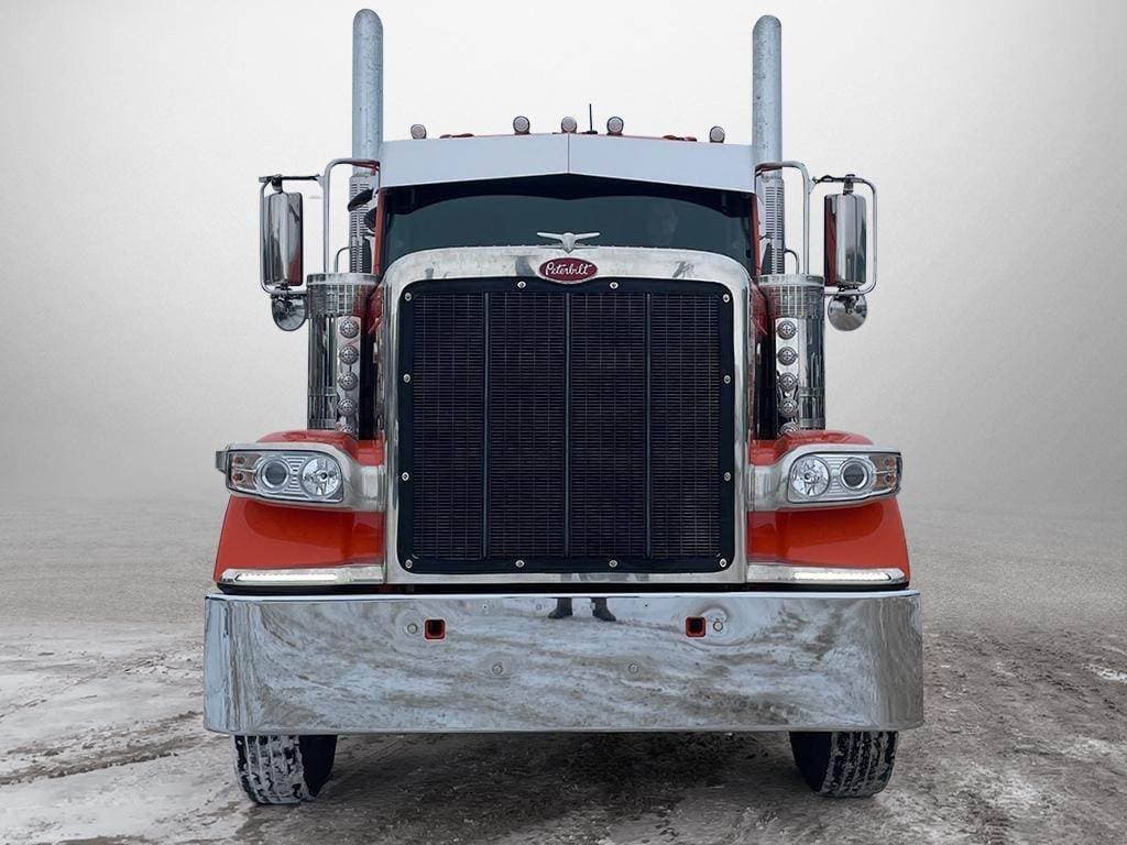 2025 Peterbilt 589 image 2