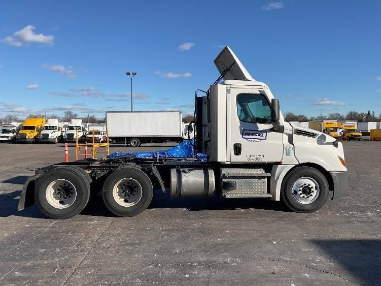 2021 Freightliner Cascadia image 5